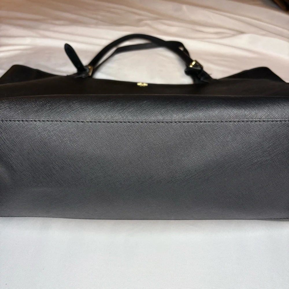 ❌SOLD!❌ $320 Tory Burch York Tote Black Saffiano Leather size Large EUC - Picture 6 of 17
